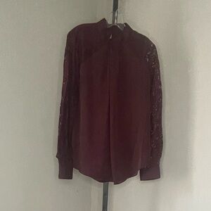 Worthington Blouse. Lace sleeve. Keyhole back. Pretty details.